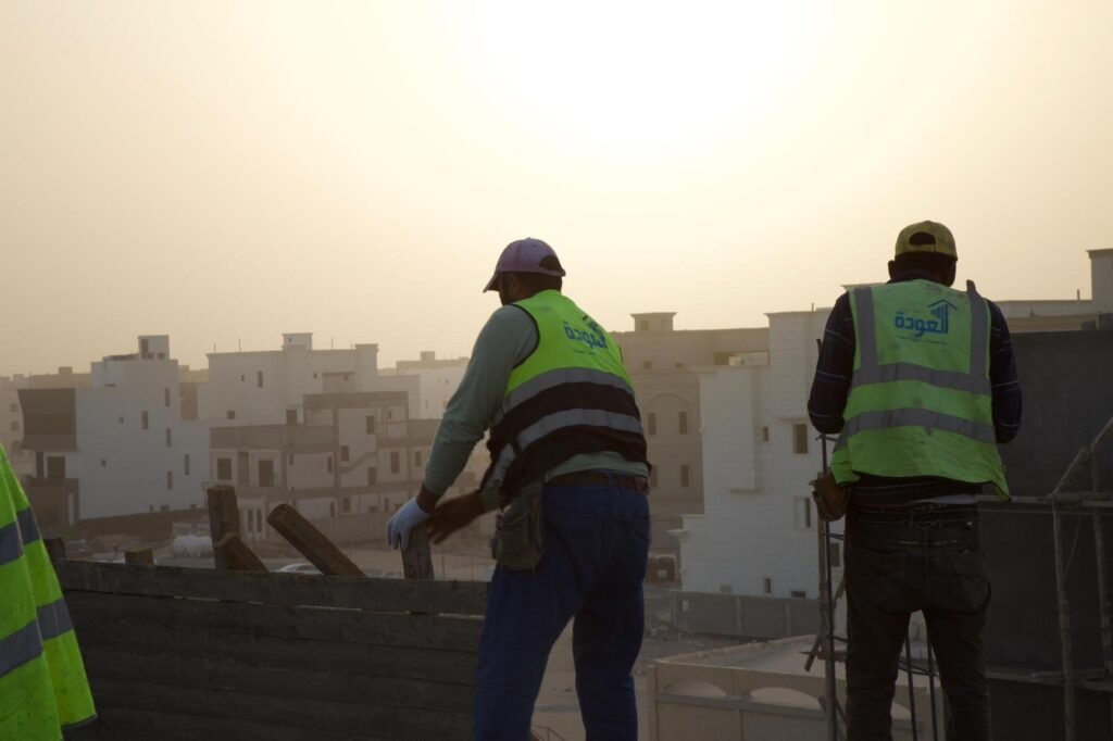 شركة العودة للمقاولات تخلق لك ديكوراً داخلياً متفرداً. اكتشف كيف نوظف الألوان والمساحات والمواد لتصميم يعكس شخصيتك بالكامل، مما يجعل الديكور الذي يتحدث عنك دون أن تتحدث حقيقة ملموسة.